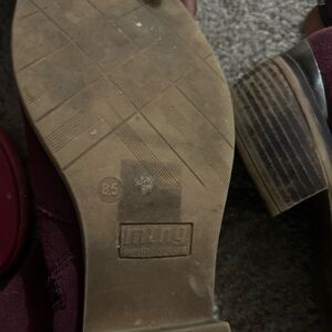 8.5 mtng Women's Burgundy Ankle Boots